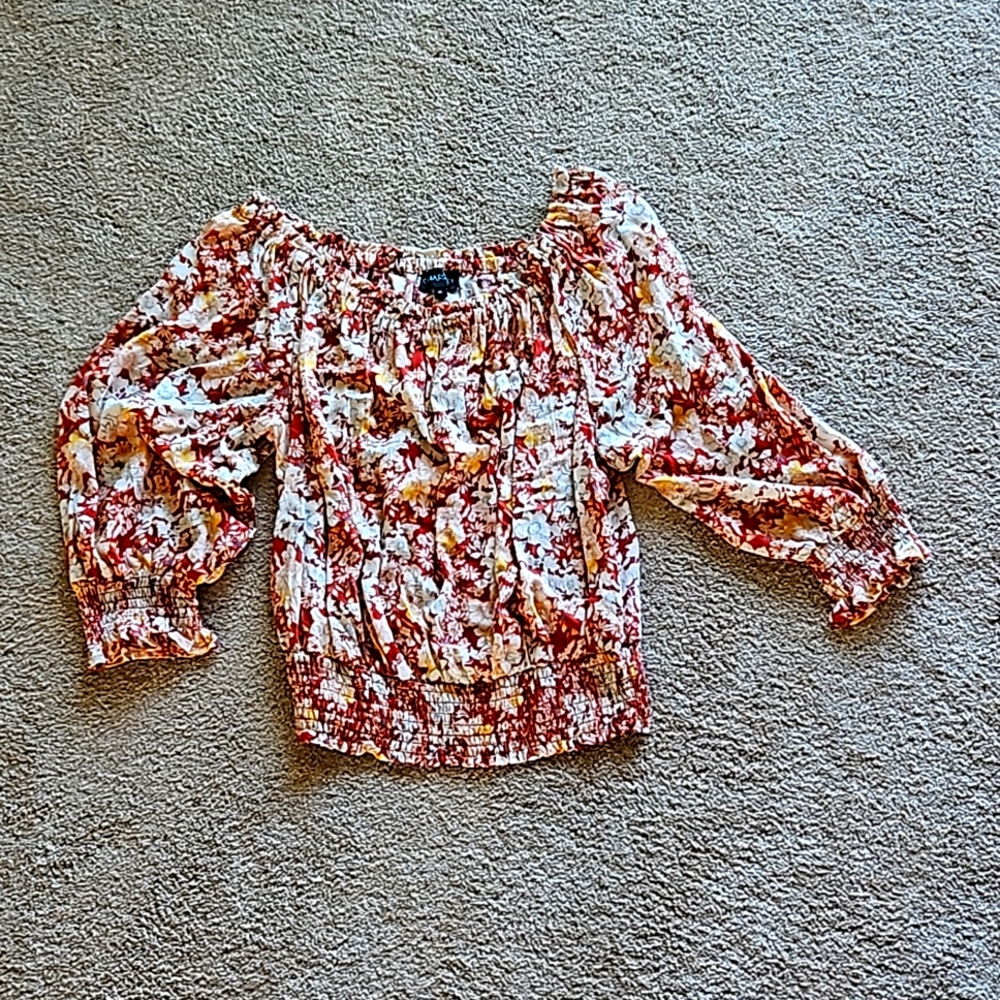 Beautiful blouse - Picture 3 of 5